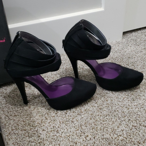 ⭐New Listing⭐ Michael Antonio suede strappy pumps - Picture 4 of 7